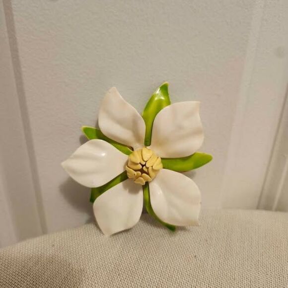 Unbranded Jewelry - Vintage Sarah Coventry "Polynesian" Enamel Flower Brooch Pin (1967)